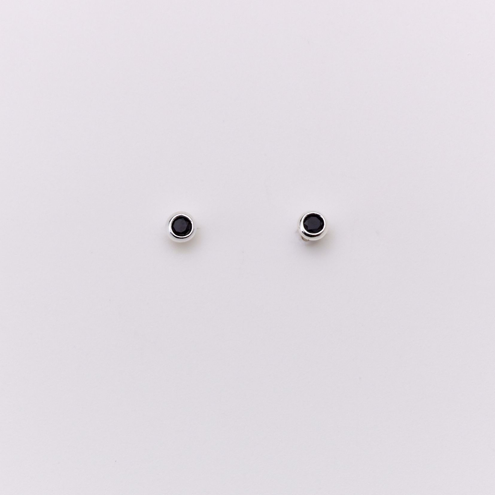 0000668_solv-orestik-med-2mm-sort-zirkonia-1186