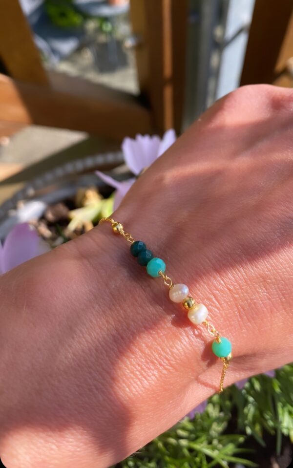 Seville Jewelry forgyldt armbånd grønne sten og hvide perler 81008/F