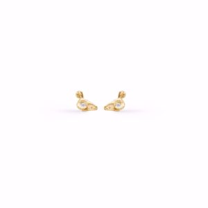 Seville Jewelry – små rustikke zirkonia ørestikker i forgyldt sølv – 11537