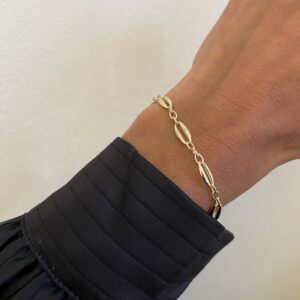 Armbånd i 8 kt guld med aflange led – Guld & Sølv Design