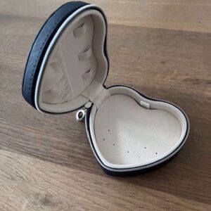 Smykkeskrin hjerte i mørkeblå 0x9,5x4,5cm - LYSH212/B