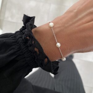 Zita sølv armbånd med hvide perler - Seville Jewelry 81043