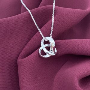 Halskæde med knude vedhæng i sølv - 2062/3