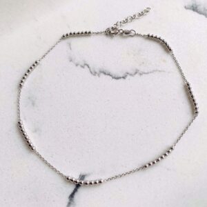 Ankelkæde med små sølv kugler - Guld & Sølv Design 81000