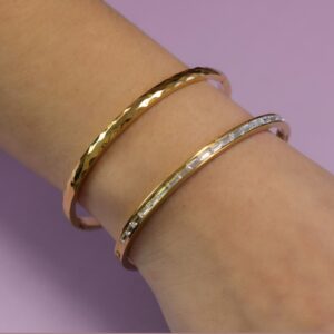 Armring hamret rustfrit stål PVD- Guldbelægning -CO88