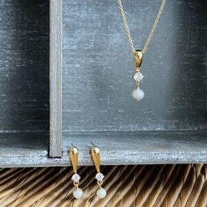Øreringe i forgyldt sølv med perle og zirkonia – Guld & Sølv Design