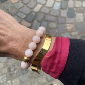 Shine armring i guldfarvet stål – blankpoleret – Bay by Aqua Dulce