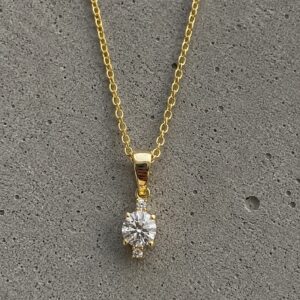 Halskæde med 8 kt. guldvedhæng og zirkonia – Guld & Sølv Design