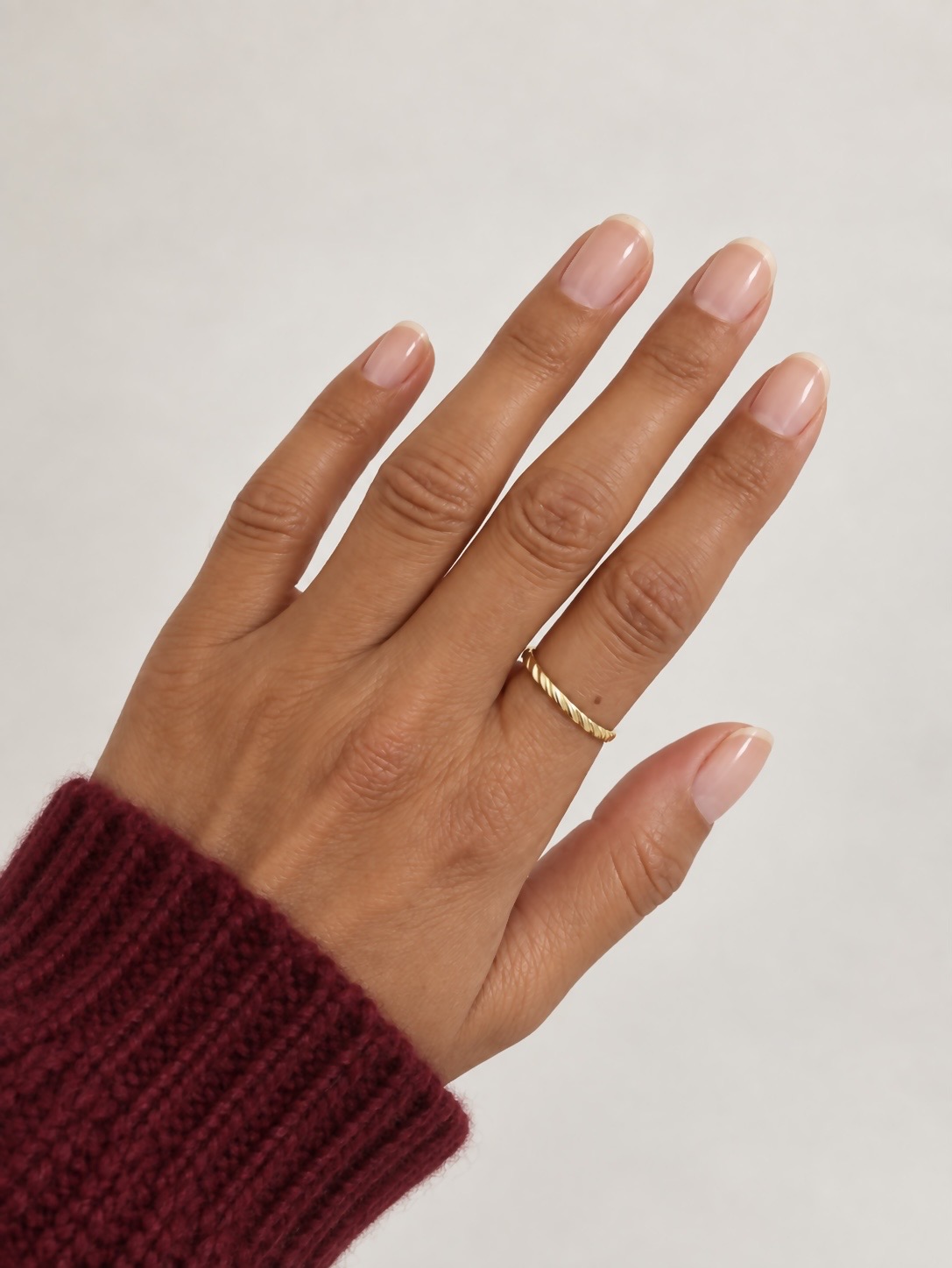 Smal ring i 8 kt guld med snoet design – Guld & Sølv Design - Billede 2