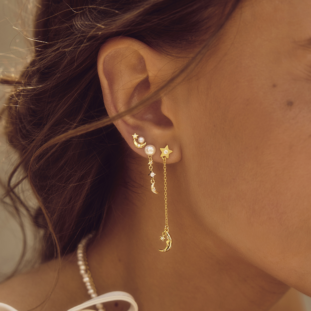 DREAMLIT PEARL øreringe med perle, måne og zirkonia – Aqua Dulce - Billede 2