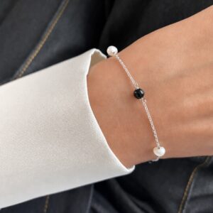 Zita armbånd i sølv med onyx og ferskvandsperler – Seville Jewelry