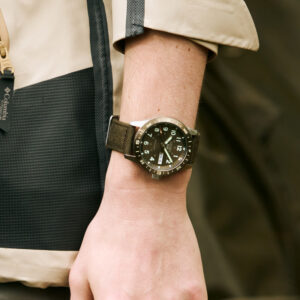 Seiko 5 Sports Field Automatic herreur med brun urskive og nylonrem – HDB009K1